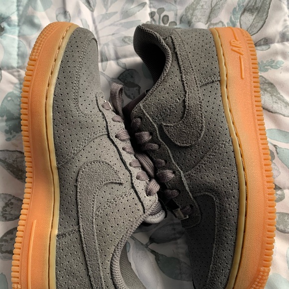 Nike Womens WMNS Air Force 1  ‘07 SUEDE - Picture 5 of 5